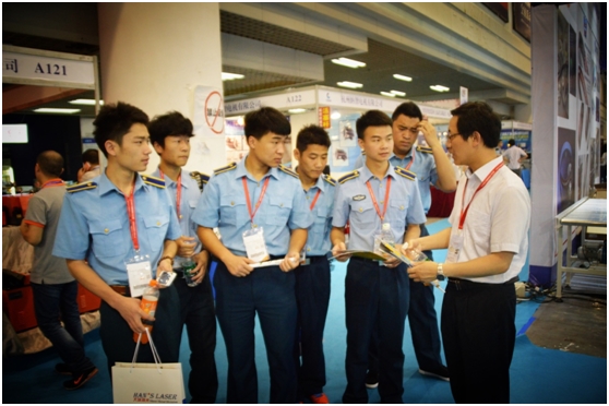 机制学院组织参观中部国际装备制造业博览会